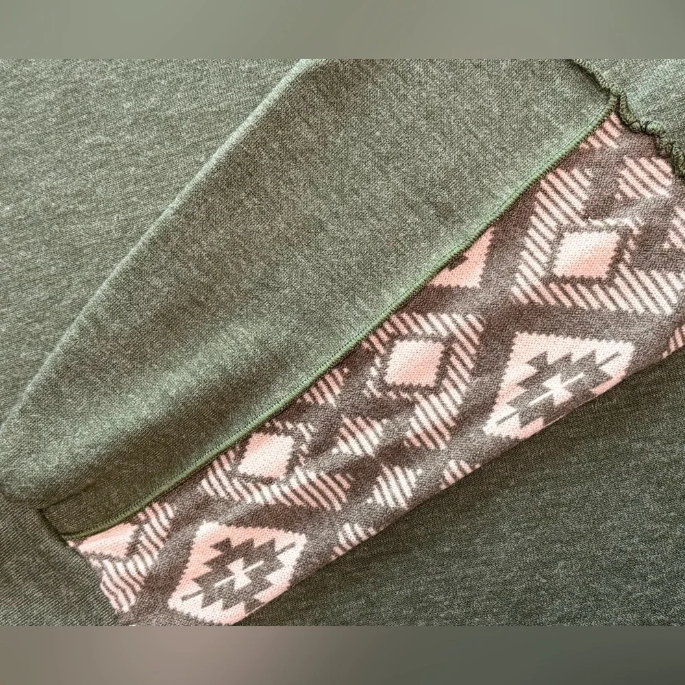 GREEN SWEATER - Picture 6 of 10